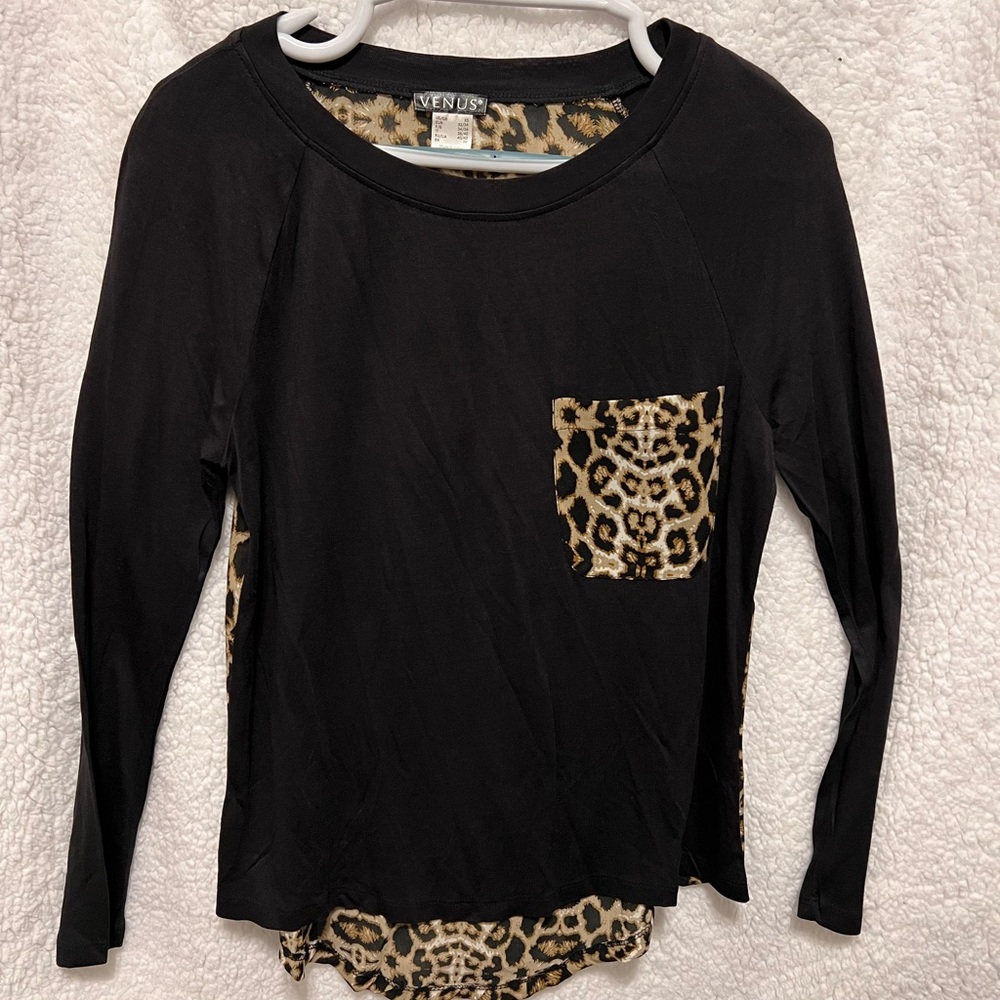 Cheetah print high low top from VENUS with pocket